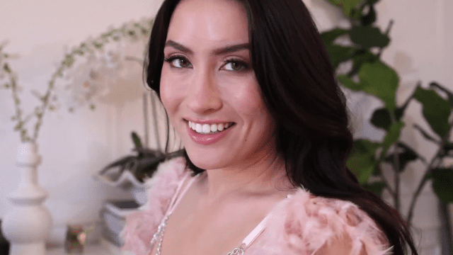 Cô nàng người mẫu đồ lót hàng cực phẩm - iditeytn.sbs