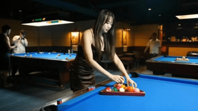 ED-39 - Trải nghiệm em gái làm quán bi-a bím hồng - iditeytn.sbs