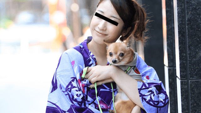 082423_01 - Người đẹp mặc yukata dắt chó đi dạo - iditeytn.sbs