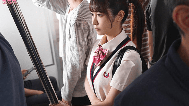 MIDV-599_Em nữ sinh váy ngắn trên tàu điện Ono Rikka - iditeytn.sbs